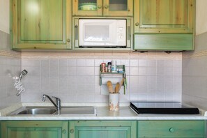 Micro-ondes, plaque de cuisson, lave-vaisselle