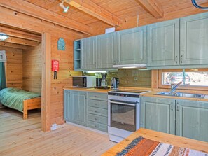 Refrigerador, microondas, lavavajillas, utensilios de cocina