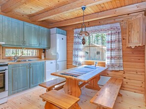 Frigorífico, microondas, horno y lavavajillas