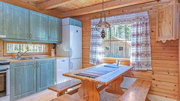 Frigorifero, microonde, lavastoviglie, pentole/stoviglie/utensili