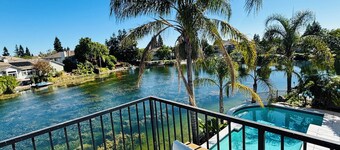 Experience Serenity: Luxe 4BDR Lake House+25’ Pool
