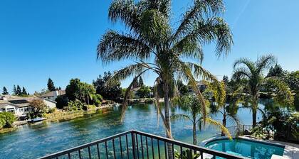 Experience Serenity: Luxe 4BDR Lake House+25’ Pool
