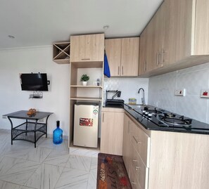 Twin Room | Dapur peribadi | Peti sejuk, ketuhar gelombang mikro 