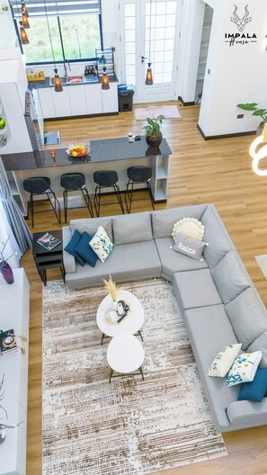 Luxury Bungalow, Garden View | Living area