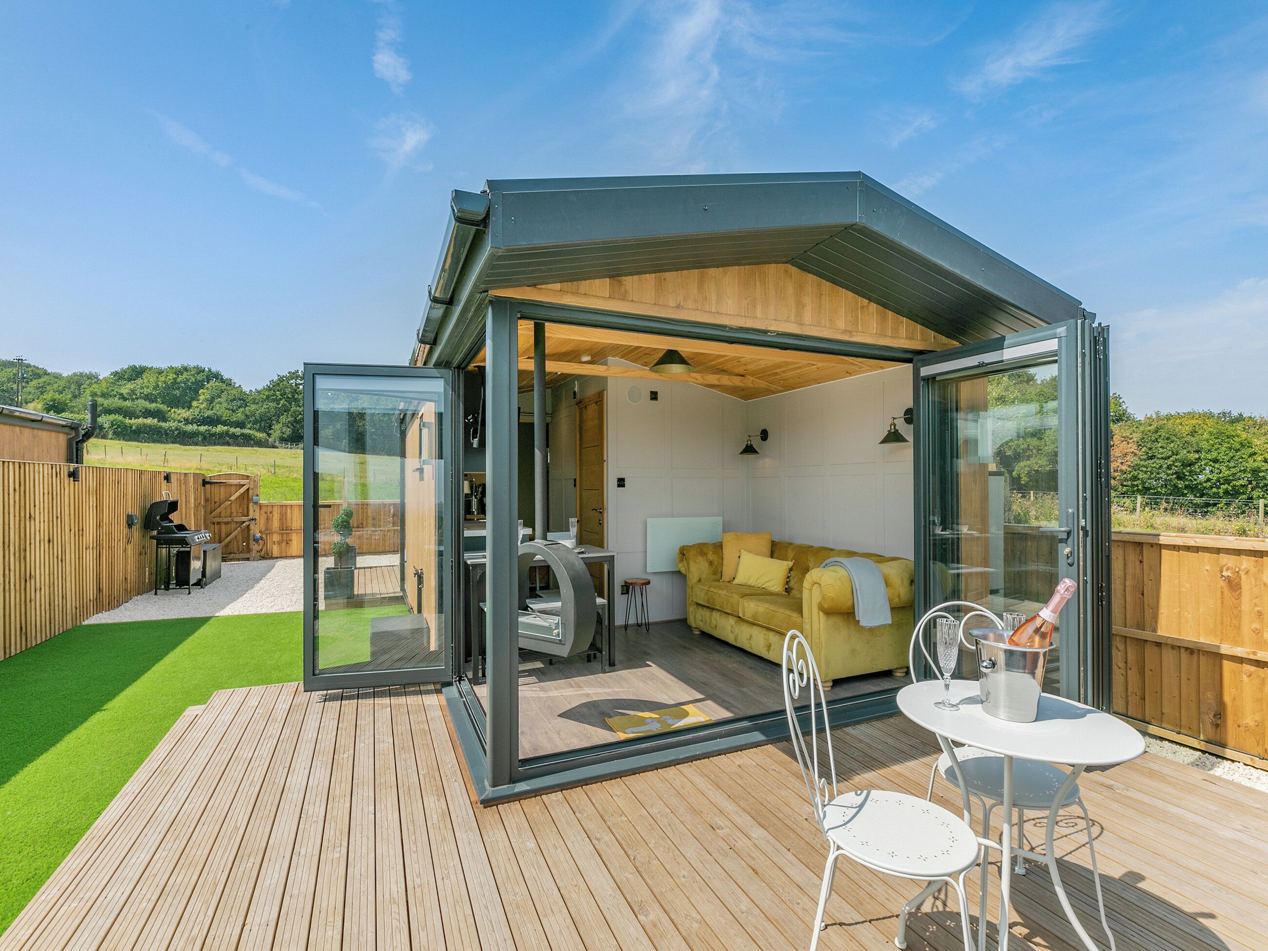 屋外ダイニングエリア