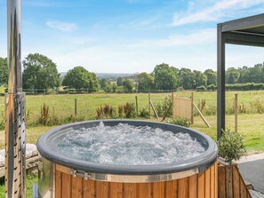 Tina de hidromasaje al aire libre
