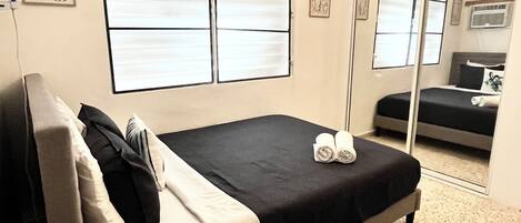 2 chambres, fer et planche à repasser, Wi-Fi, draps fournis