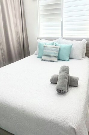 2 habitaciones, tabla de planchar con plancha y cuna de viaje 