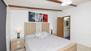 3 habitaciones, caja de seguridad en la habitación y escritorio