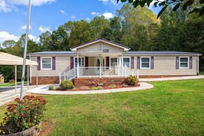 Exterior - Spacious 3BR Retreat on 1 Acre — Near Lake Norman (Statesville)