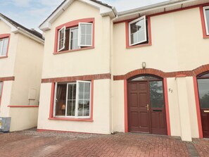 Exterior detail - 51 WOODVIEW PARK, pet friendly, with a garden in Tralee, County Kerry (Tralee)