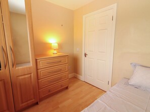 Internet - 51 WOODVIEW PARK, pet friendly, with a garden in Tralee, County Kerry (Tralee)