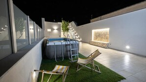 A modern outdoor patio with a hot tub, a staircase, and a lounge area with chairs. - Cozy seaside villa a few meters from the beach for couples and families (Tre Fontane)