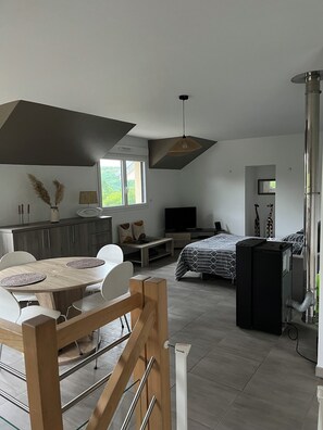 1 bedroom, iron/ironing board, bed sheets