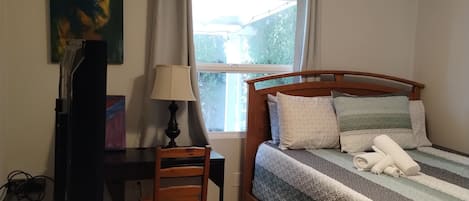 Iron/ironing board, WiFi, bed sheets