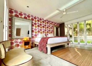 6 bedrooms, iron/ironing board, WiFi, bed sheets