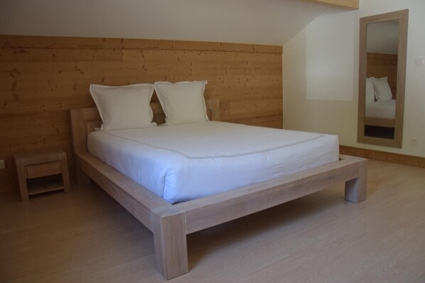 4 bedrooms, bed sheets