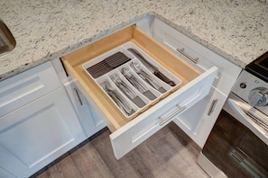 Micro-ondes, four, plaque de cuisson, lave-vaisselle