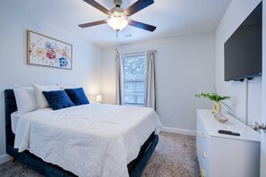 3 多间卧室、熨斗/熨衣板、WiFi、床单