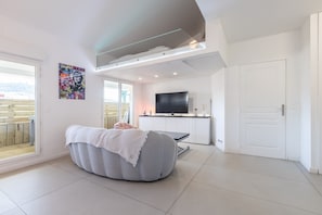 Smart TV, stereo - Elegant Apartment with Terrace & Mezzanine (Cannes)