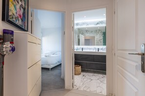 3 chambres, fer et planche à repasser, lit parapluie, Wi-Fi gratuit