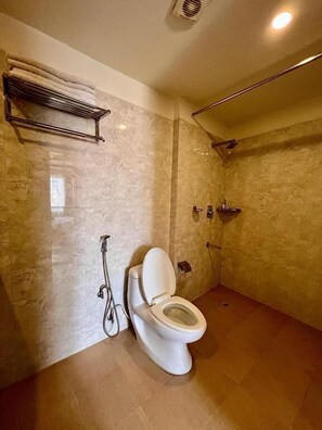 Chambre Confort Double ou avec lits jumeaux | Salle de bain