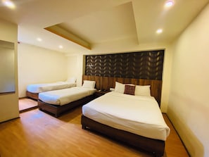 Family Double or Twin Room, Non Smoking | Desk, laptop workspace, soundproofing, iron/ironing board