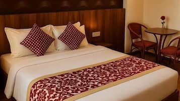 Deluxe Single Room | Desk, laptop workspace, soundproofing, iron/ironing board