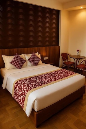 Deluxe Single Room | Desk, laptop workspace, soundproofing, iron/ironing board