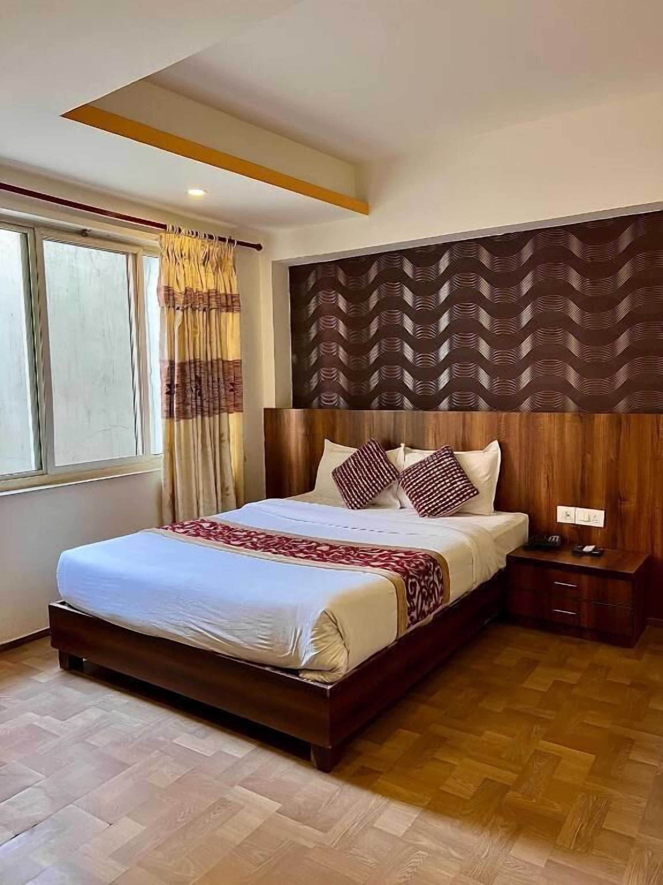 Deluxe Single Room | Desk, laptop workspace, soundproofing, iron/ironing board