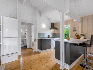 Fridge, microwave, dishwasher, cookware/dishes/utensils