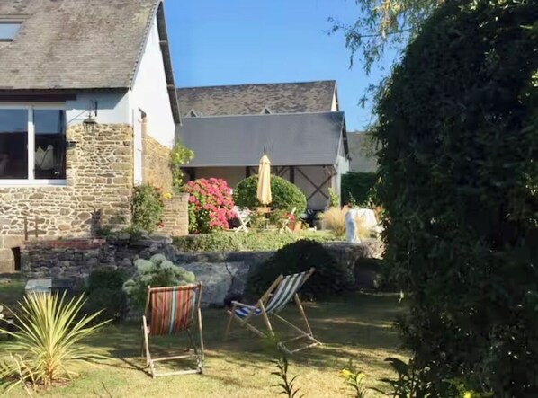 Property grounds - Water mill between the countryside and the Chausey Islands. Normandy break guaranteed! (Bréhal)