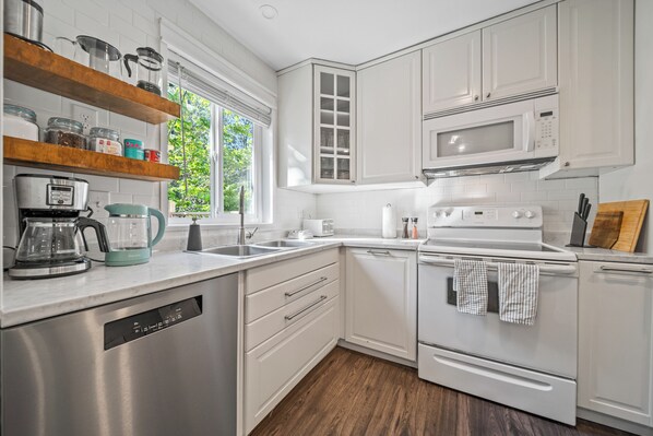 Oven, stovetop, dishwasher