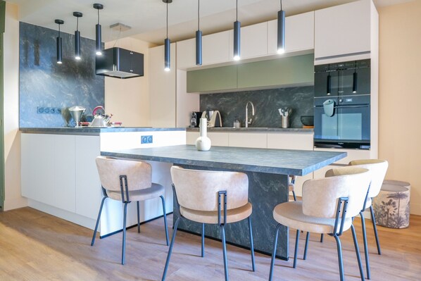 Fridge, microwave, oven, dishwasher