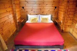 Deluxe Twin Room, Partial Sea View | Desk, laptop workspace, free WiFi