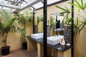 Superior Shared Dormitory, Mixed Dorm, Non Smoking, Sea Facing | Bathroom | Shower, free toiletries, bidet, soap - Yuppi Hippi Hideout (Anjuna)