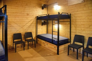 Cabane Standard, dortoir mixte, non-fumeur, salle de bains commune