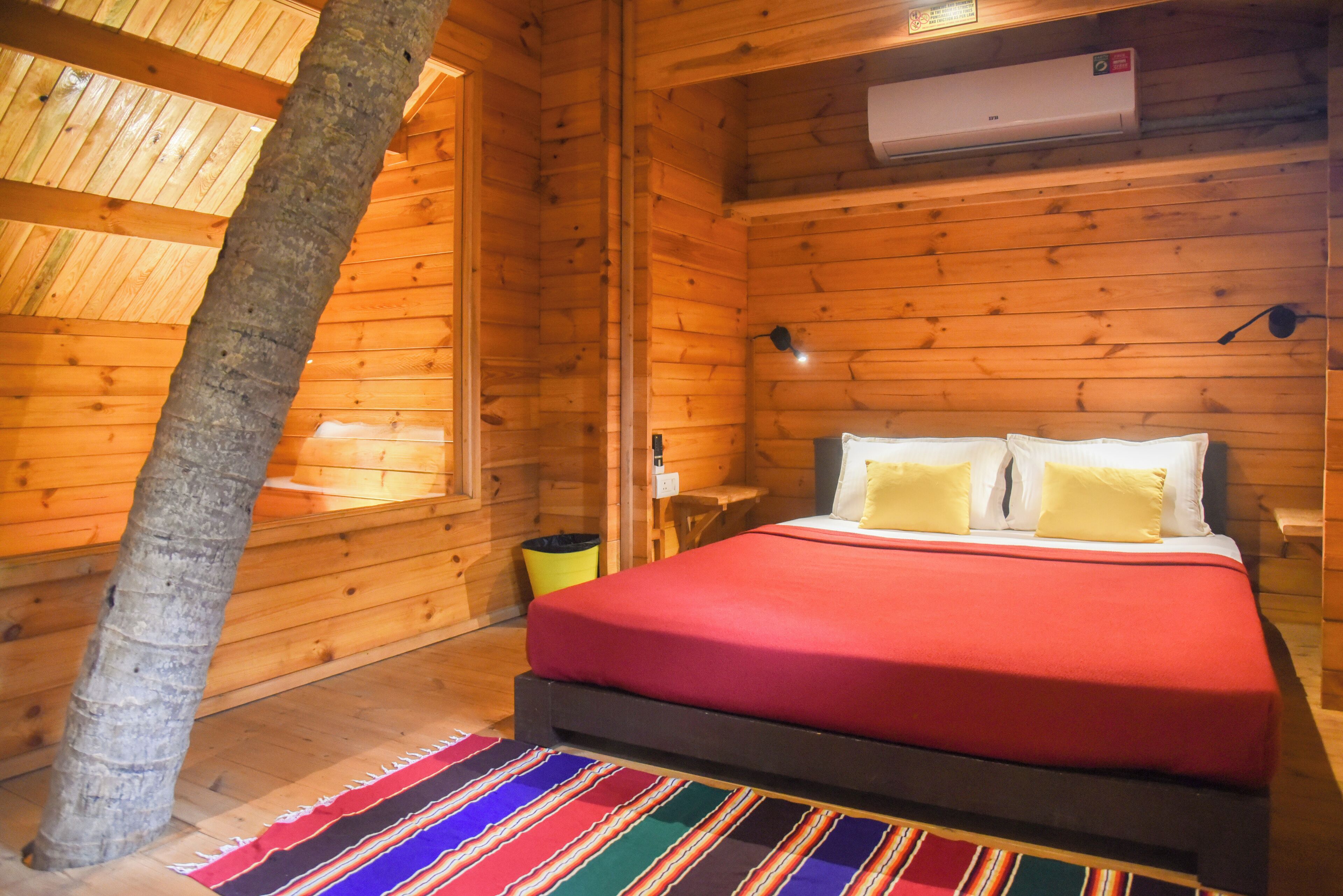 Romantic Cabin, 1 Queen Bed, Non Smoking, Partial Sea View | Memory foam beds, desk, laptop workspace, free WiFi