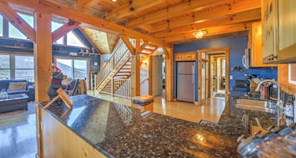Cozy 3-bedroom cabin in welcoming Waynesville with WiFi, AC