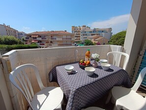 Outdoor dining - Le Vieux Port by Interhome (Saint-Raphaël)