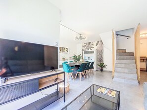 Interior - Les Bleuets by Interhome (Le Grau du Roi)
