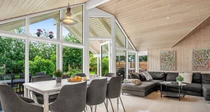 "Mika" - 800m from the sea by Interhome