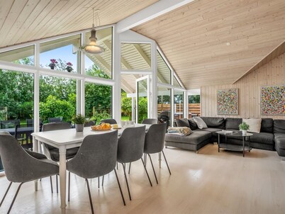 "Mika" - 800m from the sea by Interhome