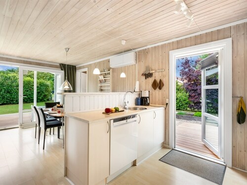 "Ellie" - 500m from the sea by Interhome