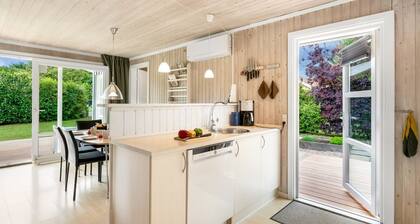 "Ellie" - 500m from the sea by Interhome