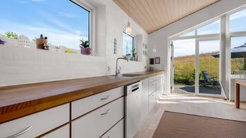 Réfrigérateur, micro-ondes, four, lave-vaisselle