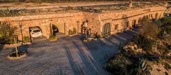 Casa cueva con vistas al Desierto de Gorafe.