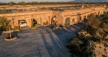 Casa cueva con vistas al Desierto de Gorafe.