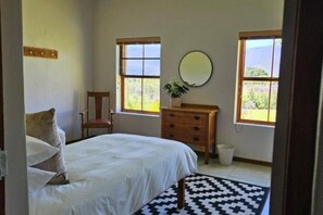 3 bedrooms, travel cot, free WiFi, bed sheets