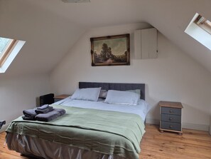 4 bedrooms, iron/ironing board, free WiFi, bed sheets